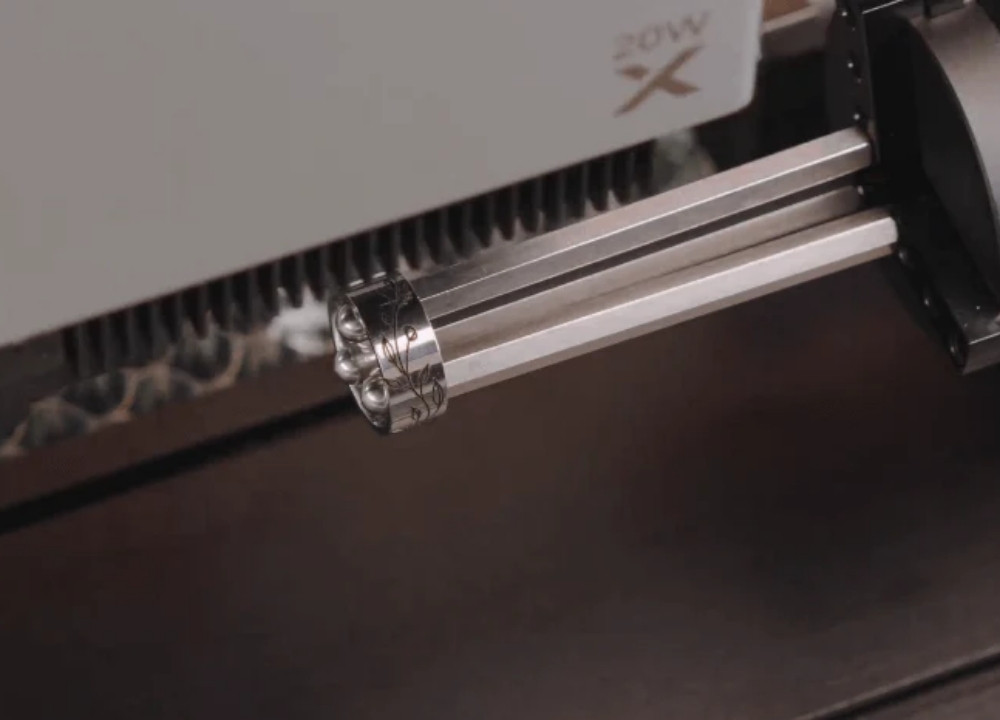 Máy khắc laser lên nhẫn là giải pháp tối ưu dành cho doanh nghiệp kim hoàn