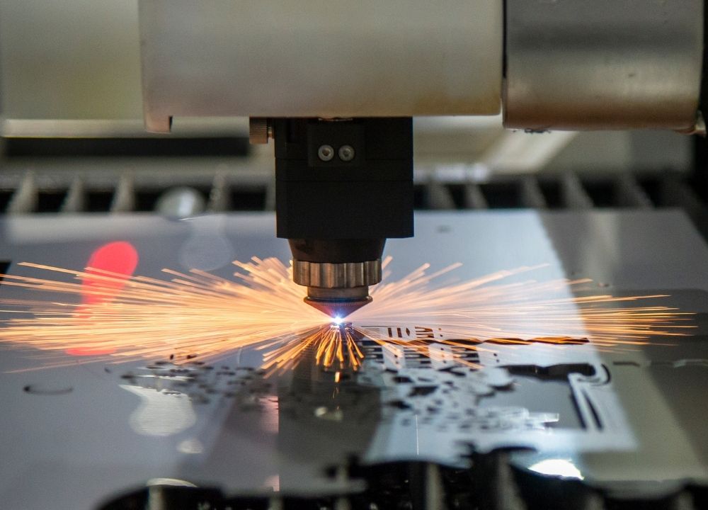 Ứng dụng máy cắt laser trong sản xuất tối ưu cho doanh nghiệp