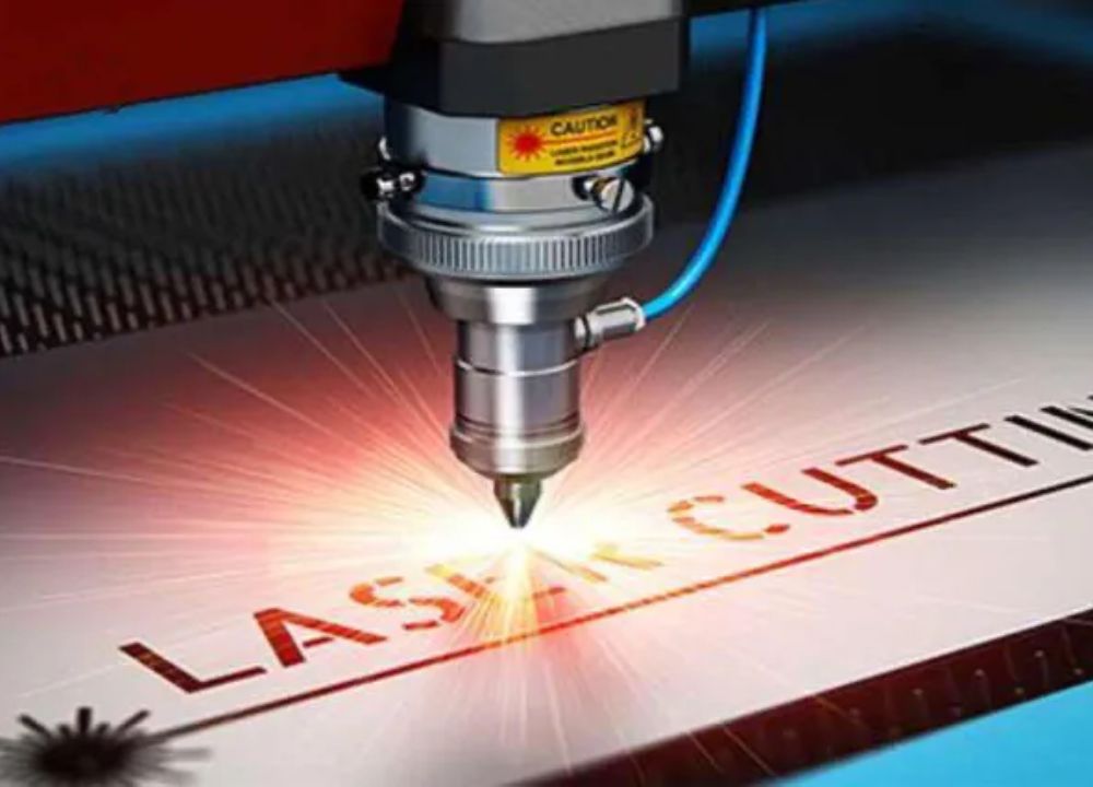 Ứng dụng máy cắt laser trong công nghệ chế tạo màn hình