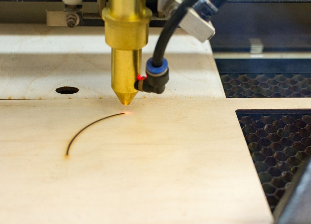 Để chọn máy laser đúng với nhu cầu, doanh nghiệp cần được tư vấn mua máy laser cẩn thận