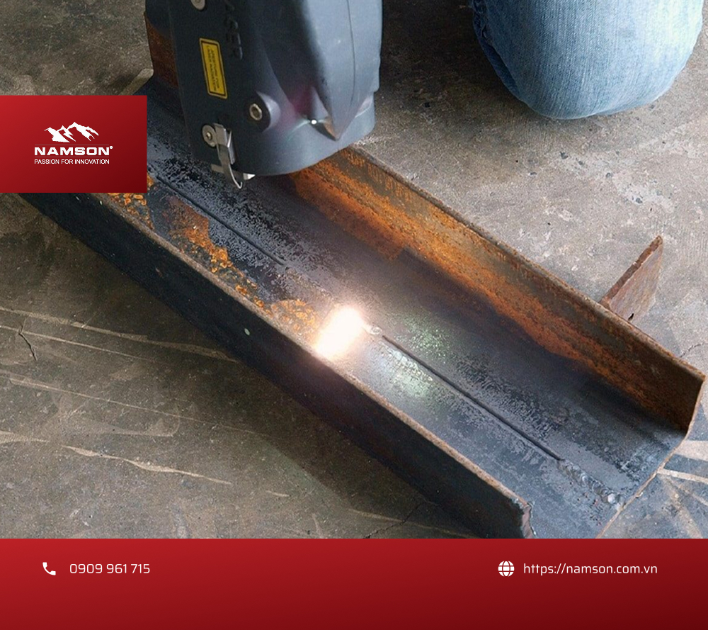 Xử lý vật liệu, làm sạch bề mặt bằng laser